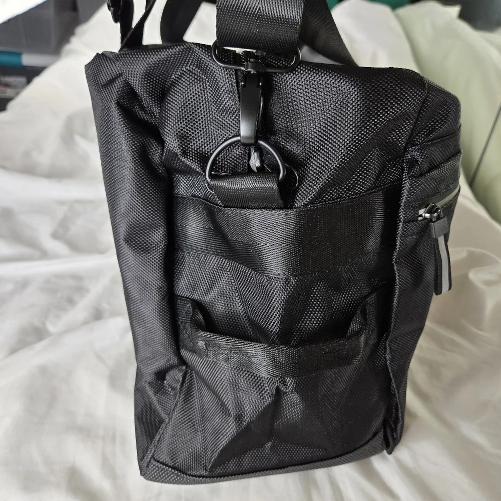 Oakley NWOT Utility Duffel bag 50L blackout hunting fishing hiking